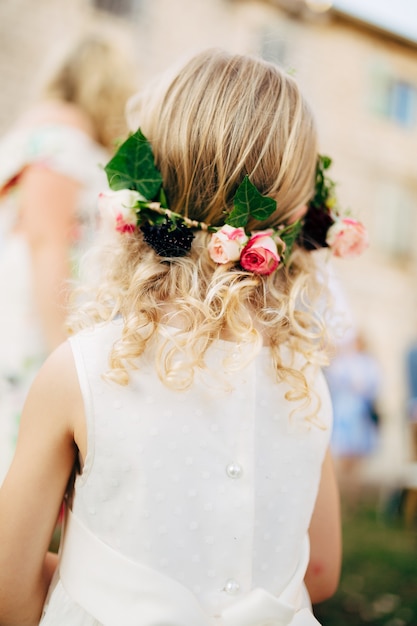 The wreath of roses on her head