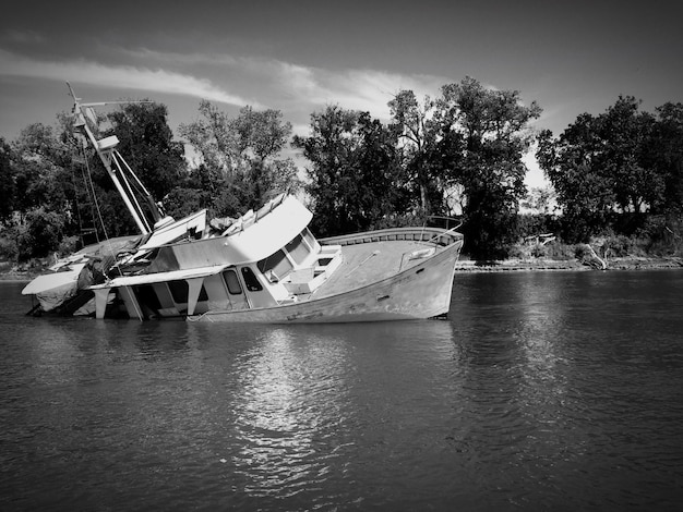 Photo wreck of boat