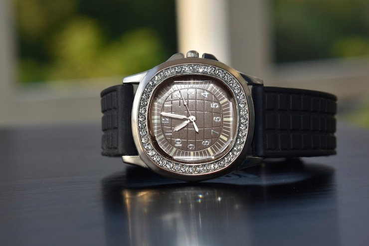 Photo wristwatch luxury and expensive