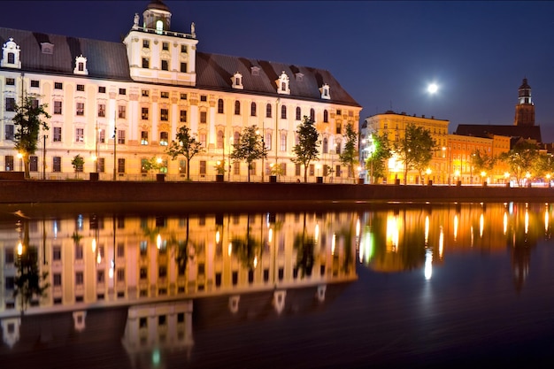 Wroclaw-universiteit 's nachts