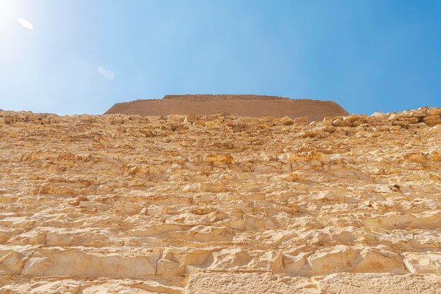 Photo the wrong pyramid in meidum near cairo egypt one of the oldest sights of egypt in the desert