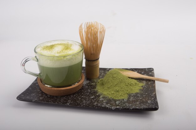 Японский чай Matcha белый фон