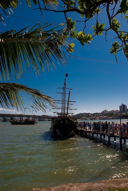 XABoat trip in Florianopolis departing from the Hercilio Luz bridge