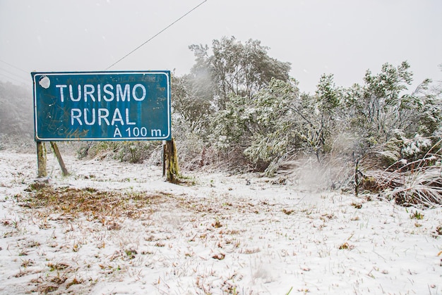 Xasnow in brazilxaサンタカタリーナの寒くて山岳地帯では、5月と6月と7月の寒い時期に雪が降ることがよくあります