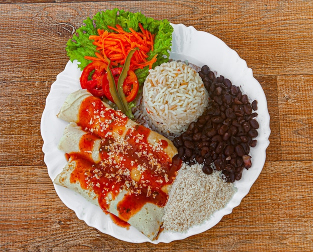 Xatrade of lunchboxes with typical brazilian flavor and the\
basis of brazilian food rice and beans