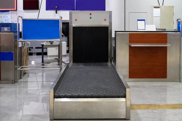 Xray scanner baggage and metal detectors with conveyor belt
