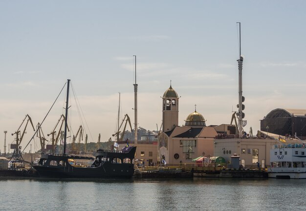 Yacht club nel porto di odessa, ucraina