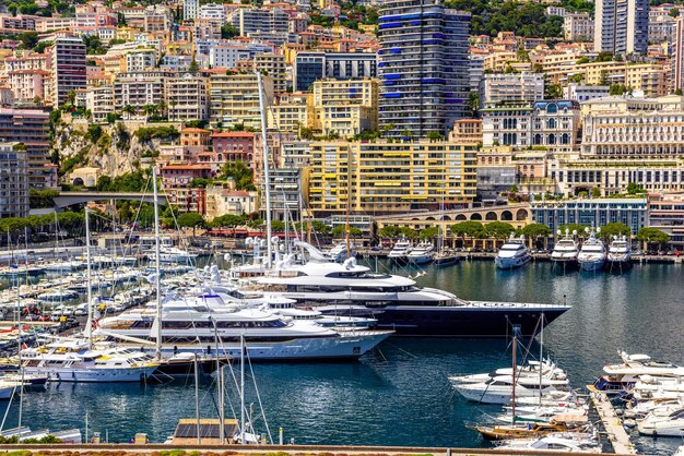 Яхты в бухте возле домов и отелей La Condamine MonteCarlo Monaco Cote d'Azur Французская Ривьера