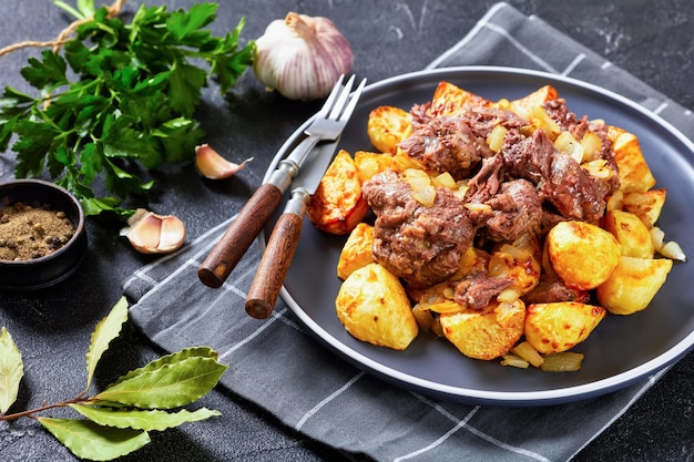 Photo yankee pot roast pot roast on a plate