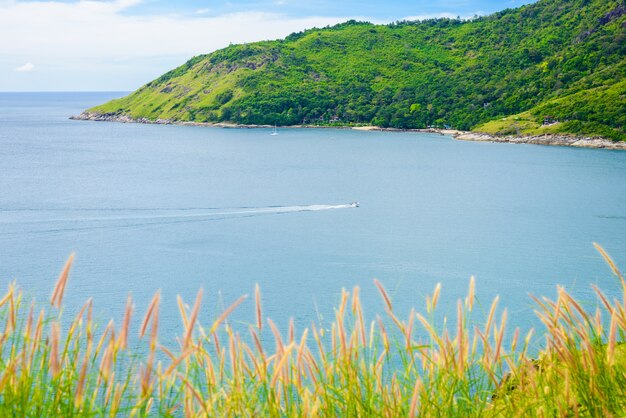 Foto yanuistrand vanuit zonsonderganggezichtspunt, phuket, thailand