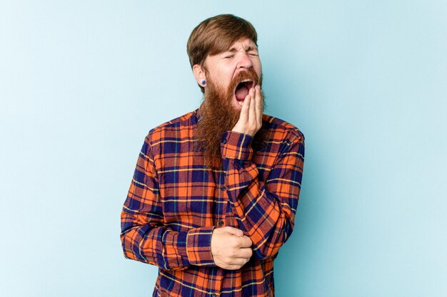 Foto sbadigliare mostrando un gesto stanco che copre la bocca con la mano