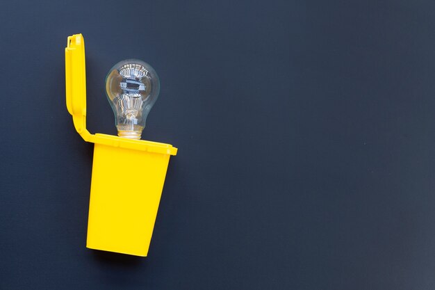 Photo yellow bin with light bulb