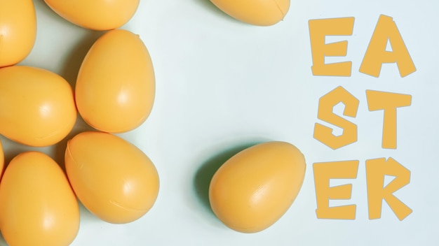 Photo yellow eggs with the word 