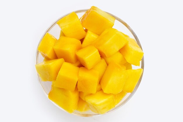 Photo yellow mango slices on white background