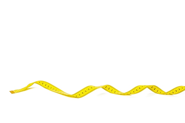 写真 白いパノラマの背景に分離された黄色のメートル法の測定テープ