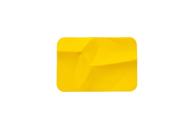 Etichetta adesiva in plastica gialla isolata su sfondo bianco