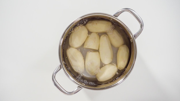 Желтый картофель