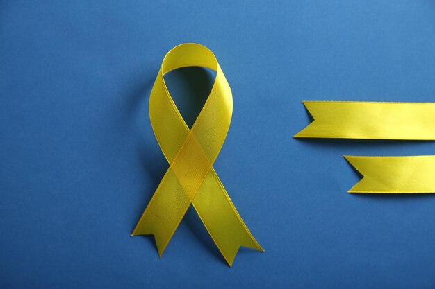 Photo yellow ribbon on blue background