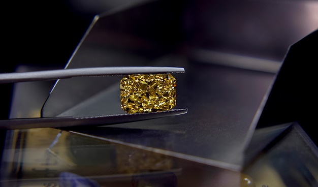 yellow sapphire, expensive luxury For making expensive jewelry