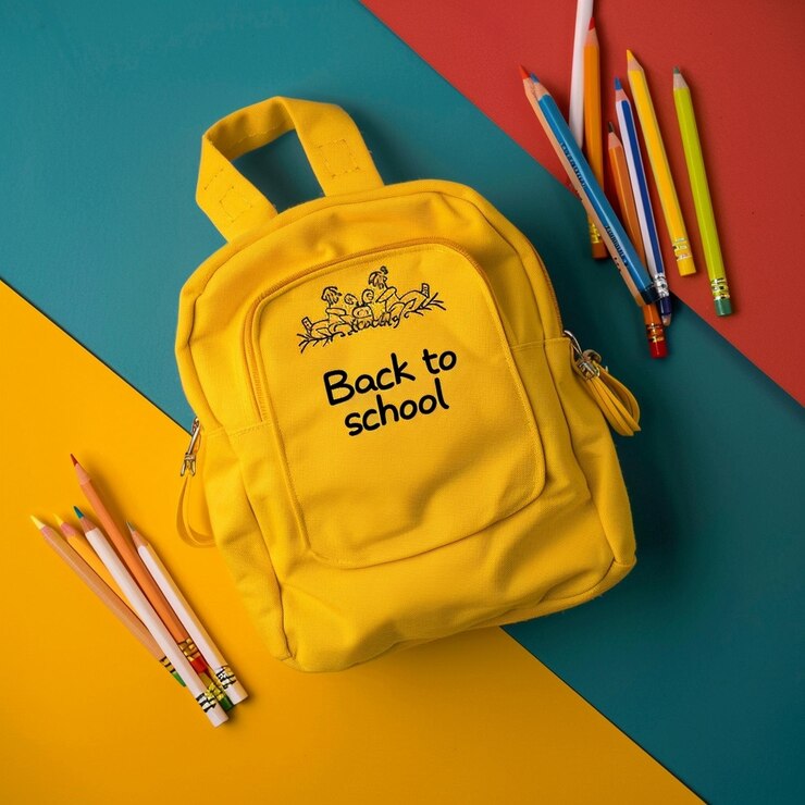 Photo a yellow school backpack with a back to school written on it