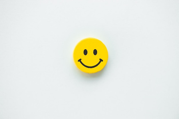 Photo yellow smile on white background