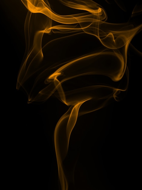 黒の背景、火のデザインに黄色の煙抽象