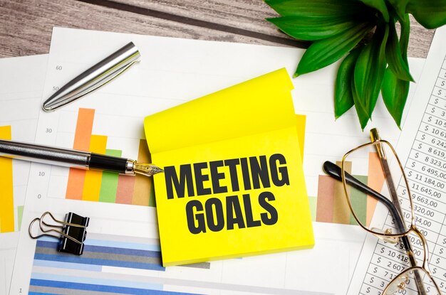 Photo yellow sticker with the text meeting goals and charts