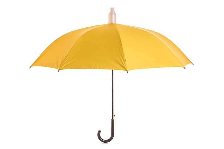 Photo yellow umbrella isolated on white 