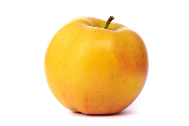 Желтый с красным яблоком на белом изолированном фоне