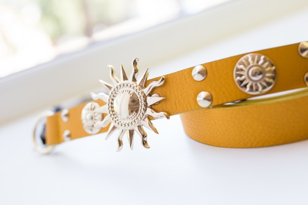 Photo yellow woman belt