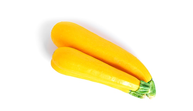 Zucchine gialle isolate su sfondo bianco