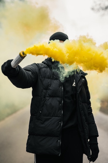 Photo yelow smoke bomb