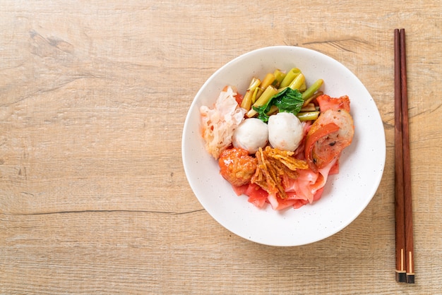 (Yen-Ta-Four) - Dry Thai Style Noodle with assorted tofu and fish ball in Red Soup