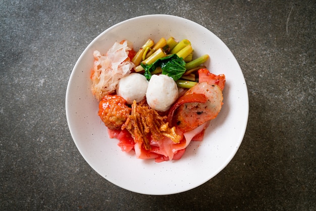 (Yen-Ta-Four) - Dry Thai Style Noodle with assorted tofu and fish ball in Red Soup