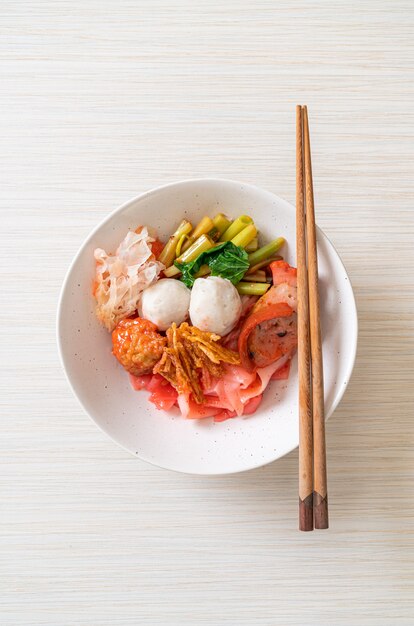 (Yen-Ta-Four) - Dry Thai Style Noodle with assorted tofu and fish ball in Red Soup