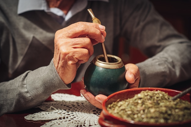 Yerba Mate、アルゼンチンの伝統的なお茶