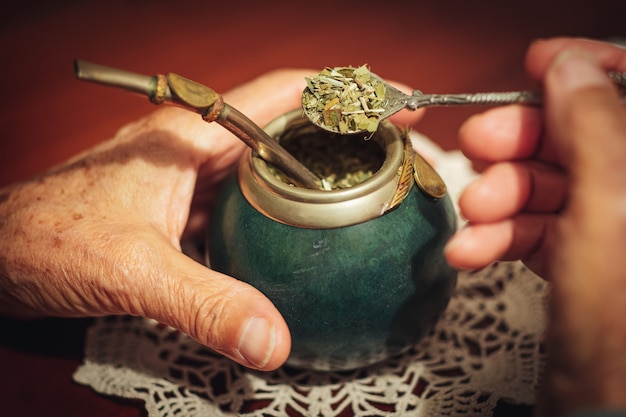 Yerba Mate、アルゼンチンの伝統的なお茶