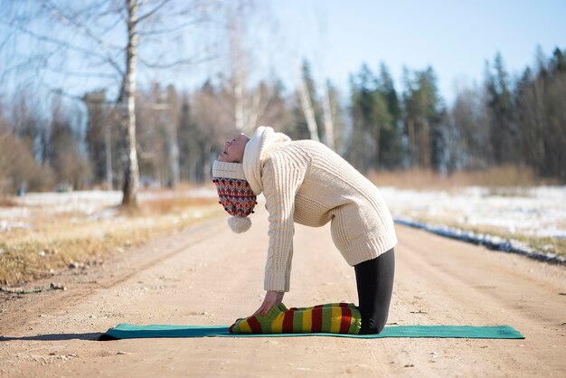 Foto yoga in de buitenlucht