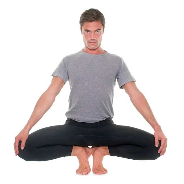 yoga man geïsoleerd