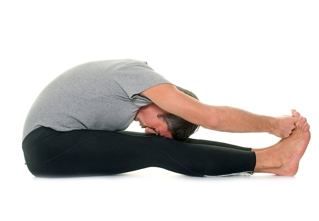 Photo yoga man isolated