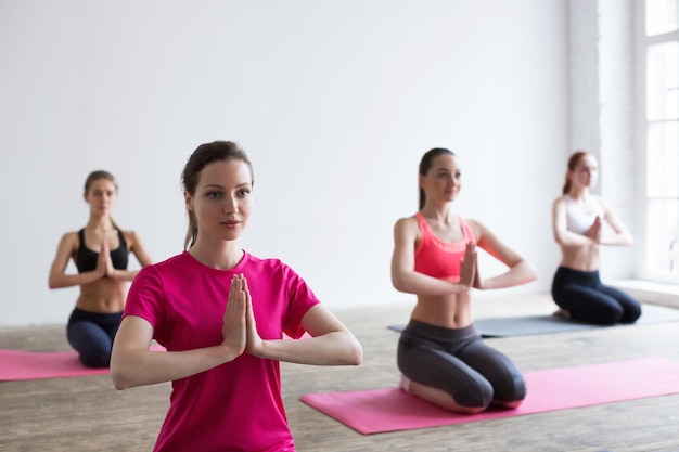 Foto yoga oefening oefening klas concept meditatie