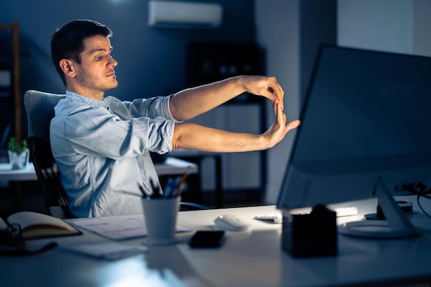 Yoga Stretch Oefening Op Bureaustoel