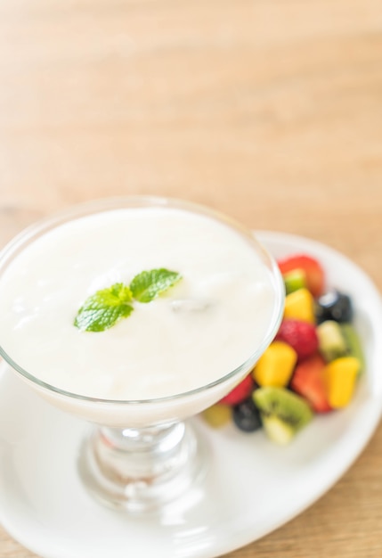 yoghurt met gemengd fruit