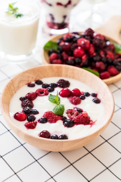 yoghurt met gemengde bessen