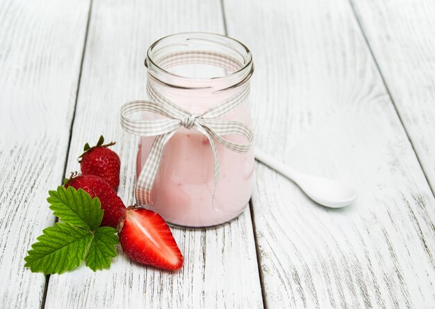 Yoghurt met verse aardbeien