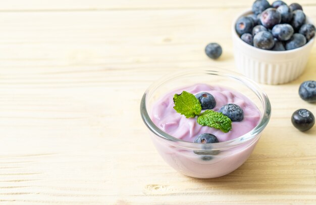 yoghurt met verse bosbessen