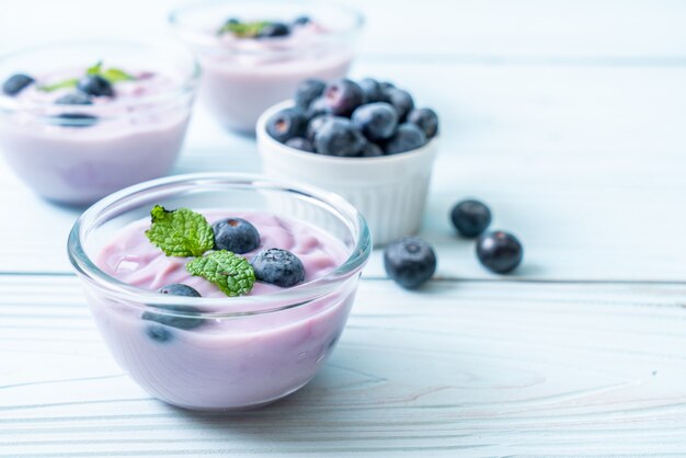 yoghurt met verse bosbessen