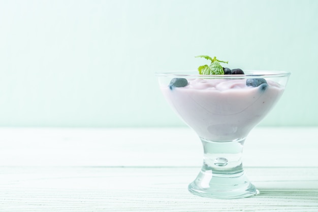 yoghurt met verse bosbessen