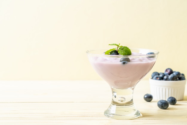 yoghurt met verse bosbessen