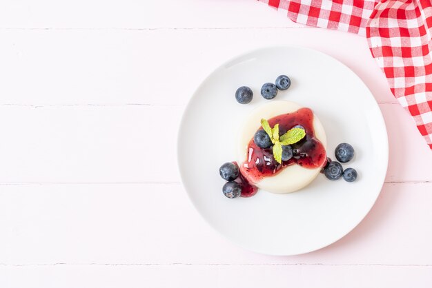 yoghurtpudding met verse bosbessen